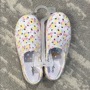 Cat & Jack Floral Slip-On Slippers - White and Pink